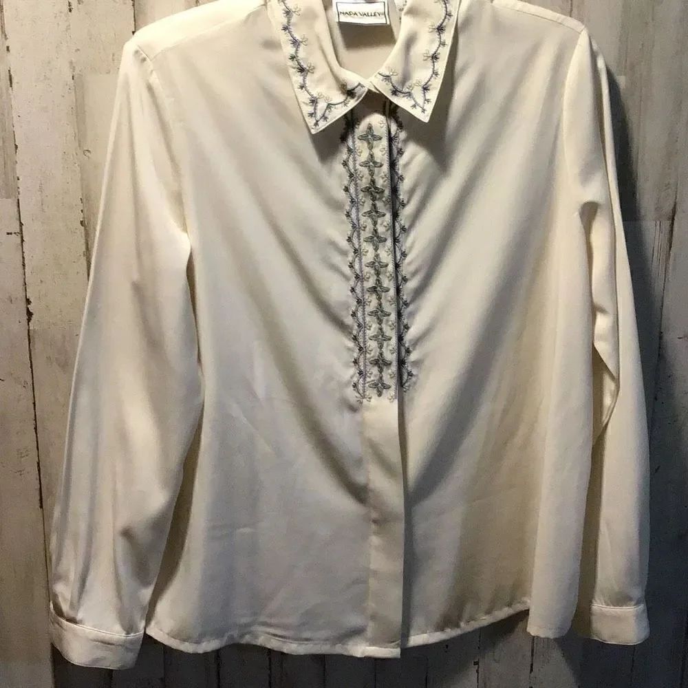 Blouse, vintage, NAPA, valley size small floral embroidery ￼